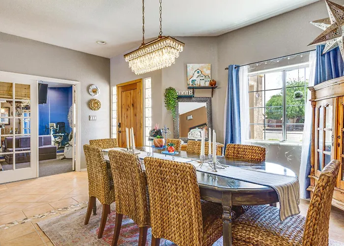 Holiday home Desert Oasis W/ Private Pool & Gym!