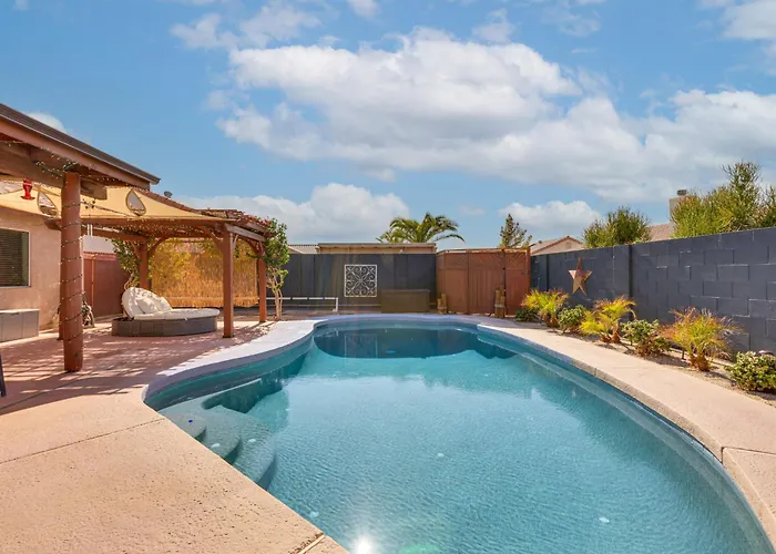 Holiday home Desert Oasis W/ Private Pool & Gym! *